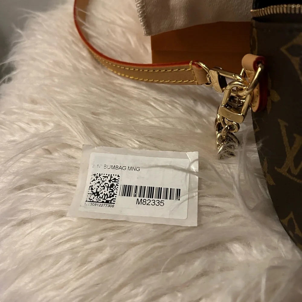 Brand new LV mini bum bag - Picture 6 of 15